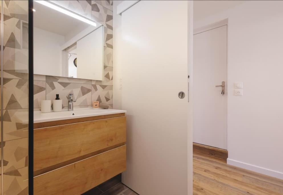 Ferienwohnung L'Aindus De Brou- Parking Prive- Rdc Bourg-en-Bresse Exterior foto